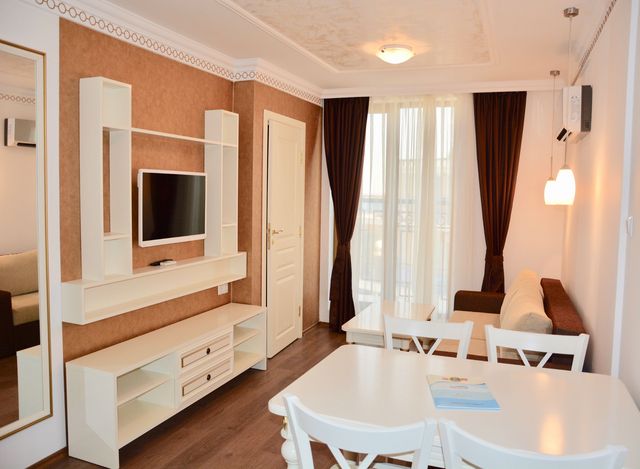 Golden Rainbow VIP Residence - Appartement mit einem Schlafzimmer